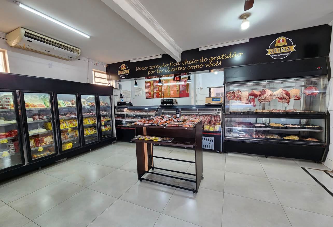 Vitrine de carnes da Casa de Carnes Guina